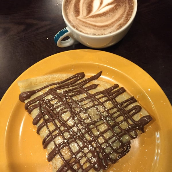 Foto tirada no(a) Frogg Coffee Bar and Creperie por Dzhulietta em 10/29/2015