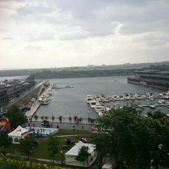 Photo taken at Terrasse sur l&#39;Auberge by Maritere H. on 7/1/2015