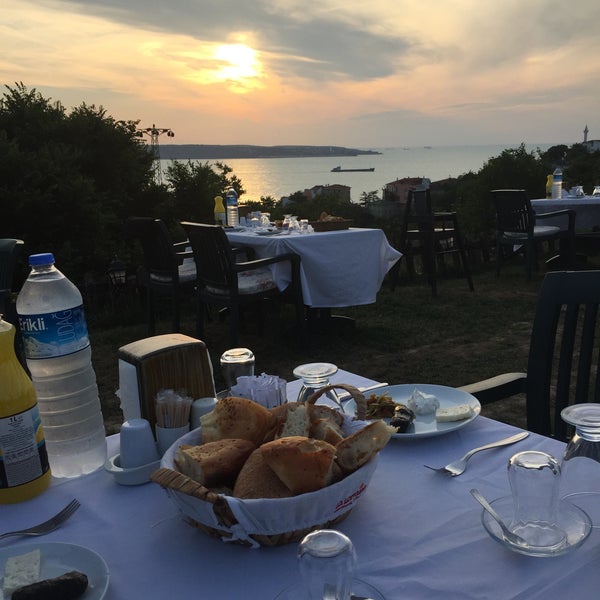 Foto tomada en Taşlıhan Restaurant  por Ferhat B. el 6/15/2017
