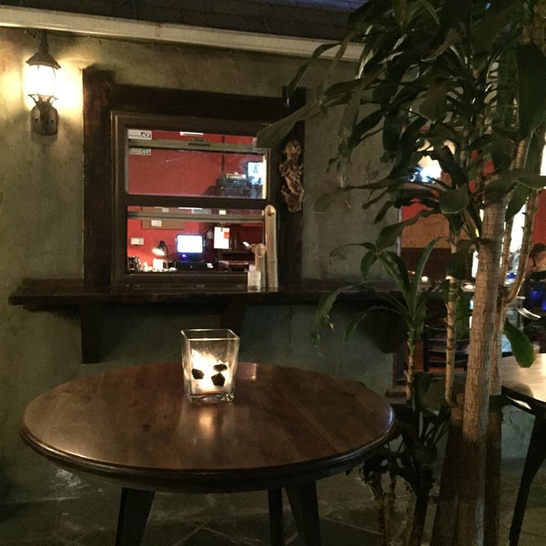 7/14/2015 tarihinde Gi R.ziyaretçi tarafından Roppongi Asian Tapas Bar and Sushi'de çekilen fotoğraf
