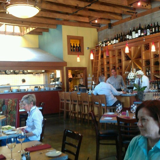 4/22/2013 tarihinde Joanne W.ziyaretçi tarafından Zin Restaurant &amp; Wine Bar'de çekilen fotoğraf