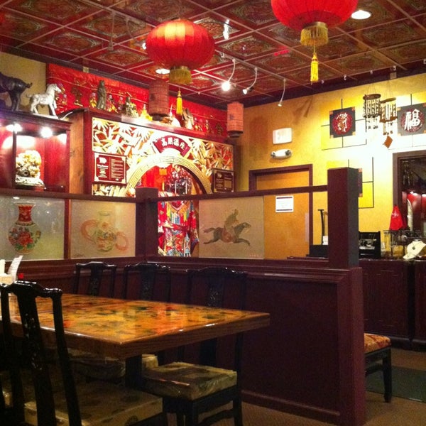 Foto tomada en Peking Restaurant  por Lulú D. el 1/5/2013