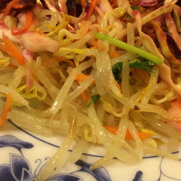 Photo taken at Peking Restaurant by Lulú D. on 12/16/2014