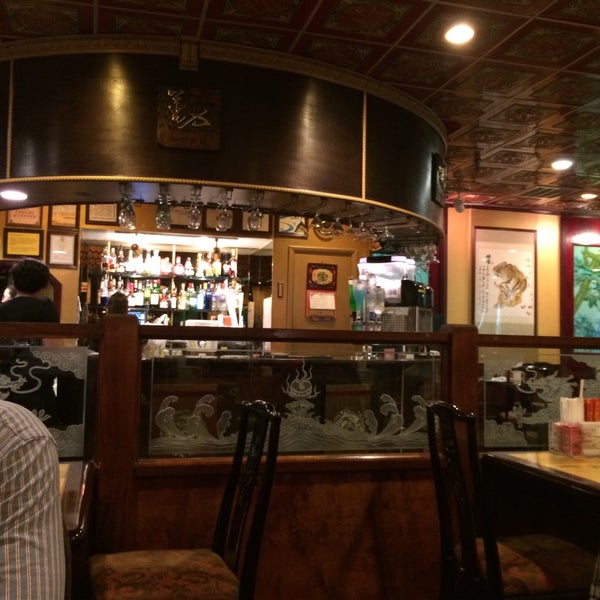 Photo taken at Peking Restaurant by Lulú D. on 11/22/2015