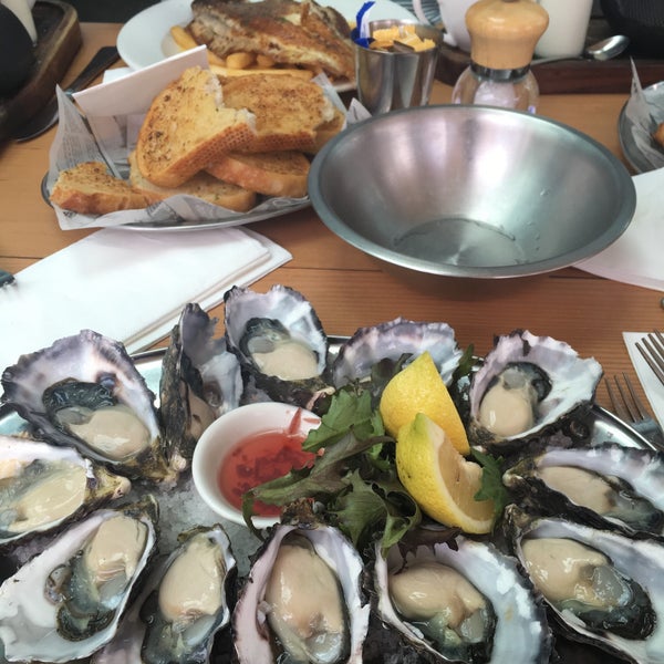 Foto diambil di Blue Fish Seafood Restaurant oleh Nana R. pada 12/28/2015