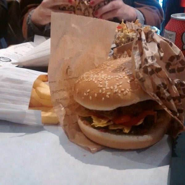 11/28/2014にAline T.がHank Burgerで撮った写真