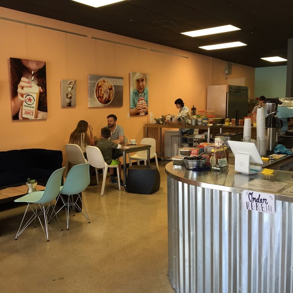 Photo taken at Revolucion Coffee + Juice by Rosemary D. on 6/28/2015