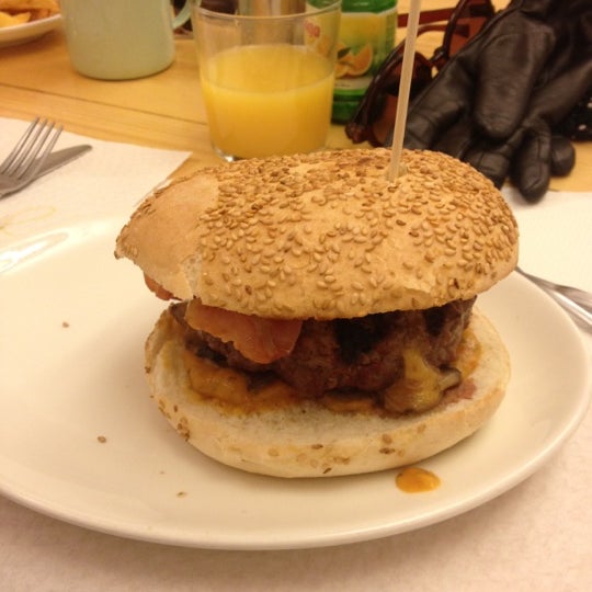 Photo taken at La Castanya Gourmet Burger by Zoya I. on 2/3/2013