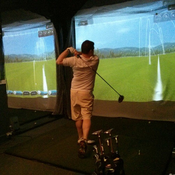 Photo taken at Eagle Club Indoor Golf by Evelyn on 5/22/2014