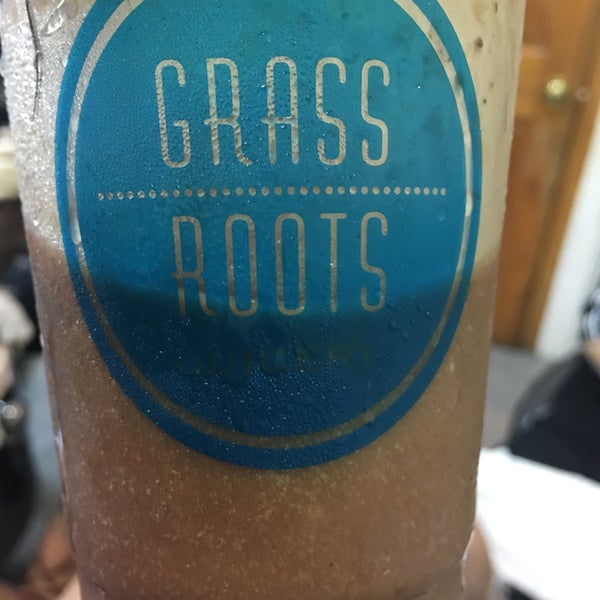 Photo taken at Grass Roots Juicery by 💜 Octavia F. on 6/21/2017