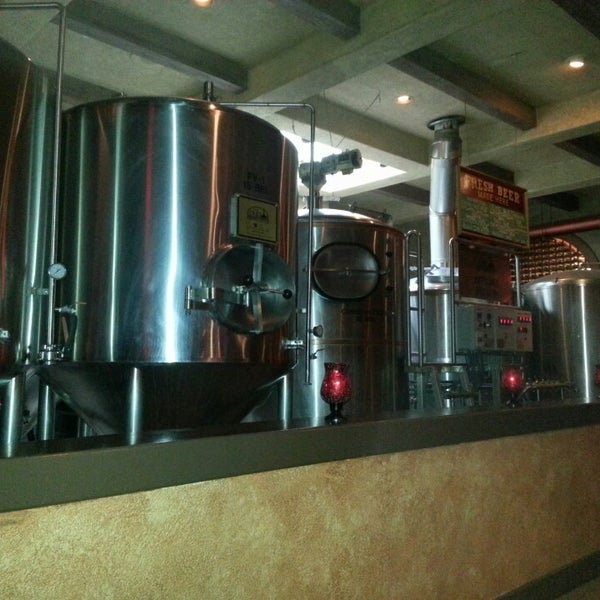 5/24/2013にEmily J.がArtisan&#39;s Brewery and Italian Grillで撮った写真