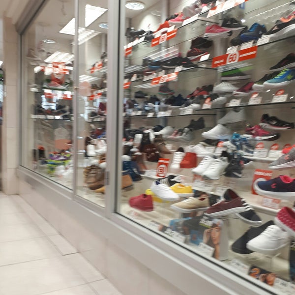 B top hermanos nike