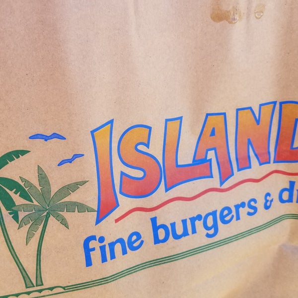 รูปภาพถ่ายที่ Islands Restaurant โดย Ron T. เมื่อ 2/9/2019