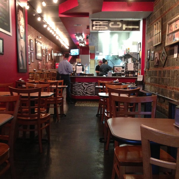Foto diambil di Haute Dogs &amp; Fries Restaurant oleh Ryan P. pada 4/15/2013