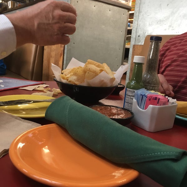 Foto diambil di Paco&#39;s Tacos &amp; Tequila oleh Larry T. pada 4/3/2018