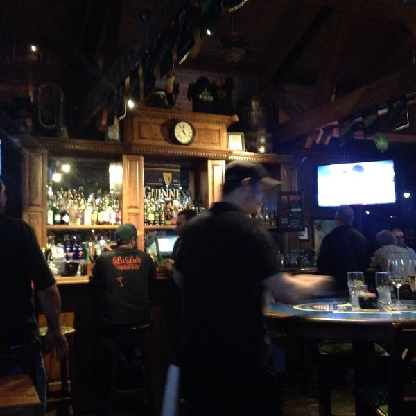 3/14/2015 tarihinde Ronaldo M.ziyaretçi tarafından Pappy McGregor&#39;s Pub &amp; Grill - SLO'de çekilen fotoğraf