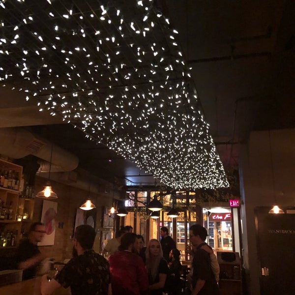 Foto tomada en Insomnia Restaurant and Lounge  por Tony D. el 6/2/2018