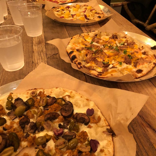 1/8/2018 tarihinde Tony D.ziyaretçi tarafından Pizza Snob'de çekilen fotoğraf