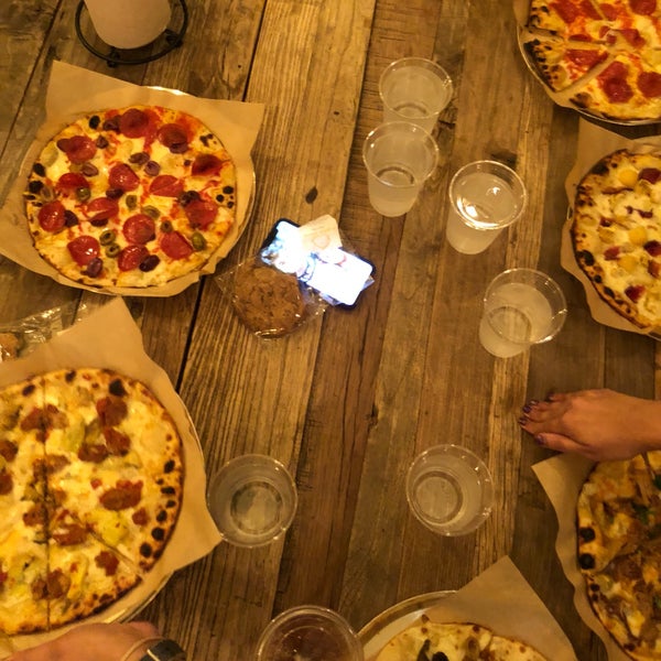 1/8/2018 tarihinde Tony D.ziyaretçi tarafından Pizza Snob'de çekilen fotoğraf