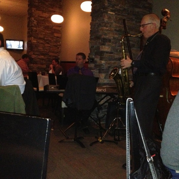 12/22/2012にCarlos N.がOye&#39;s Restaurant and Barで撮った写真