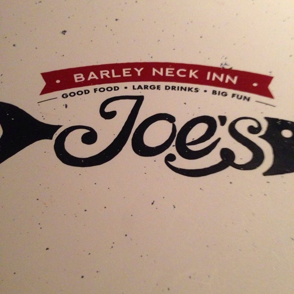 Photo taken at Joe&#39;s Beach Road Bar &amp; Grille at The Barley Neck Inn by Carlos N. on 7/16/2014
