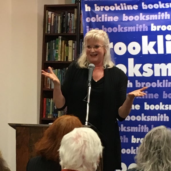 Das Foto wurde bei Brookline Booksmith von Crystal K. am 1/14/2017 aufgenommen