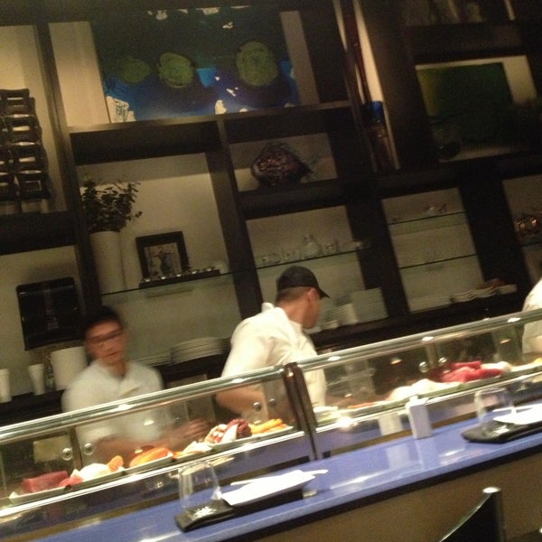 Photo taken at Shari Sushi Lounge by Carla Ingrassia D. on 5/29/2013