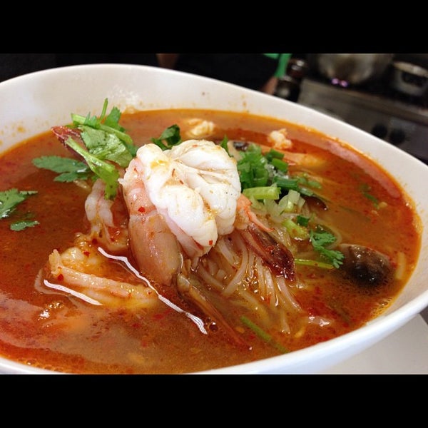 Foto diambil di Aura Thai oleh Long Beach Restaurant I. pada 11/8/2012
