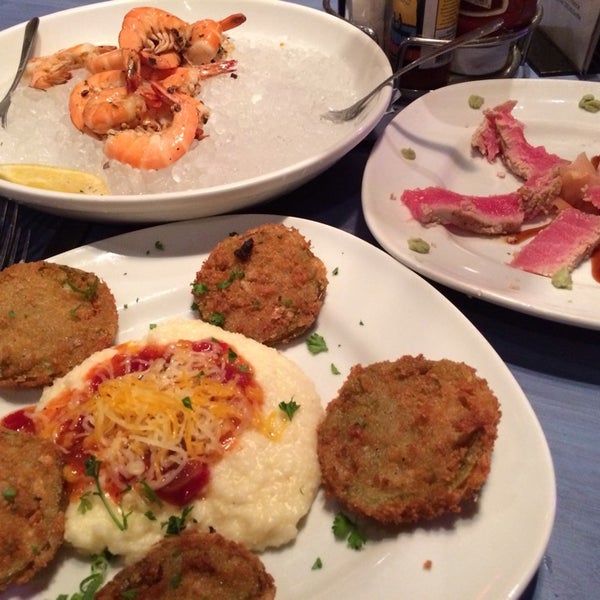 Foto tirada no(a) Noisy Oyster Seafood Restaurant por Craig W. em 10/7/2013
