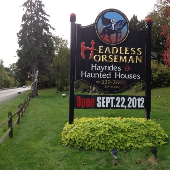 Photo taken at Headless Horseman Haunted Attractions by Craig W. on 10/8/2012