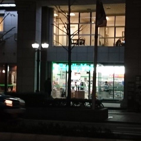 ファミリーマート 三宮京町店 中央区のコンビニ ファミリーマート 三宮京町店 中央区のコンビニ