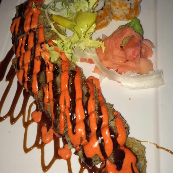 their little delicious roll is outstanding! im not a huge sushi fan but this roll has me hooked! it's spicy, sweet and crunchy all in one. Also, their California roll is to die for!