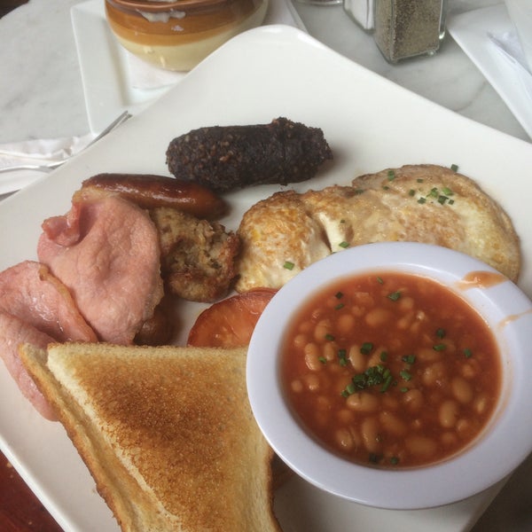 Nice vibe to the place - try the traditional Irish breakfast