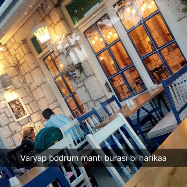 รูปภาพถ่ายที่ Bodrum Mantı&amp;Cafe โดย Şeyma Klc เมื่อ 6/15/2016