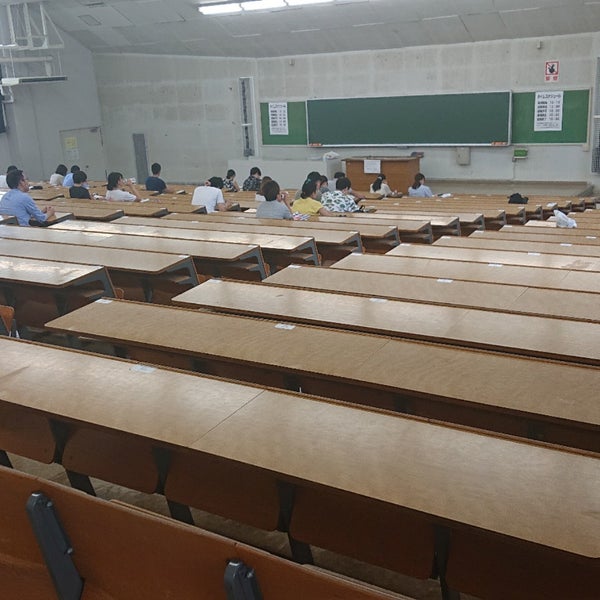 Fotos En 明治大学 和泉キャンパス 第二校舎 明大前 Tokio 東京都