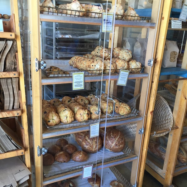 9/6/2015 tarihinde Tim O.ziyaretçi tarafından Arizmendi Bakery Panaderia &amp; Pizzeria'de çekilen fotoğraf