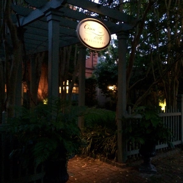 8/5/2015 tarihinde Ron S.ziyaretçi tarafından Circa 1886 Restaurant'de çekilen fotoğraf