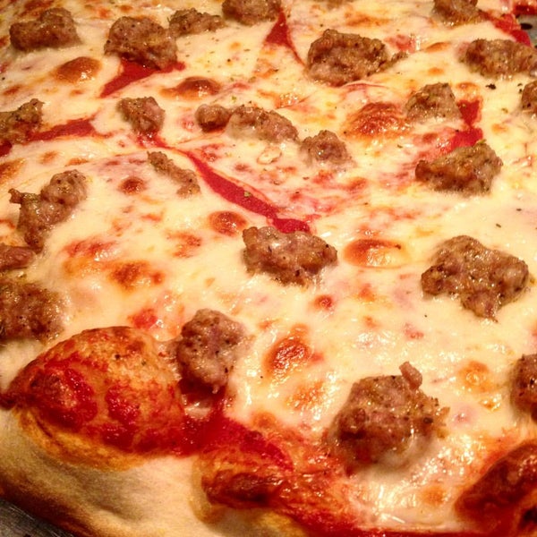 Пицца в стиле хэллоуин. Eyes pizza. Пицца монстрик. Pie eyes. Eyes pizza.