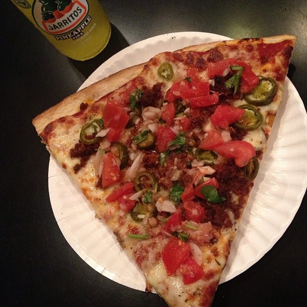 Pie eyes. Eyes pizza. Пицца в стиле хэллоуин. Eyes pizza. Eyes pizza.