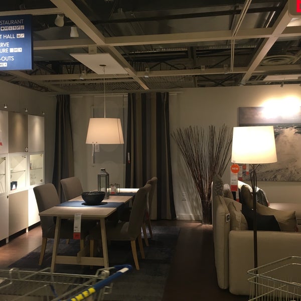 Das Foto wurde bei IKEA Edmonton von Myra M. am 6/4/2017 aufgenommen
