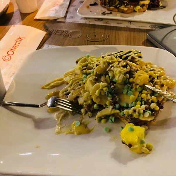 รูปภาพถ่ายที่ Otantik Kumpir &amp; Waffle โดย .... .. เมื่อ 9/4/2018