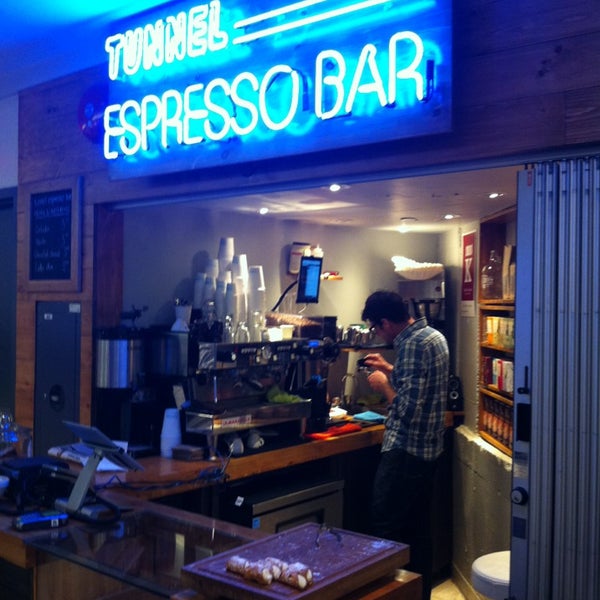 9/27/2013にArmand M.がTunnel Espressoで撮った写真