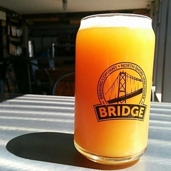 Foto tirada no(a) Bridge Brewing Company por Kevin W. em 5/5/2016