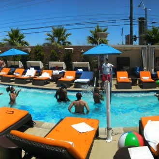 รูปภาพถ่ายที่ Sapphire Pool &amp; Dayclub Las Vegas โดย Patrick B. เมื่อ 6/7/2014
