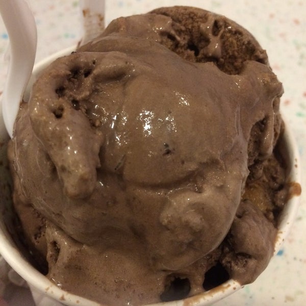 Foto scattata a Emack &amp; Bolio&#39;s Ice Cream da Cari il 6/19/2019