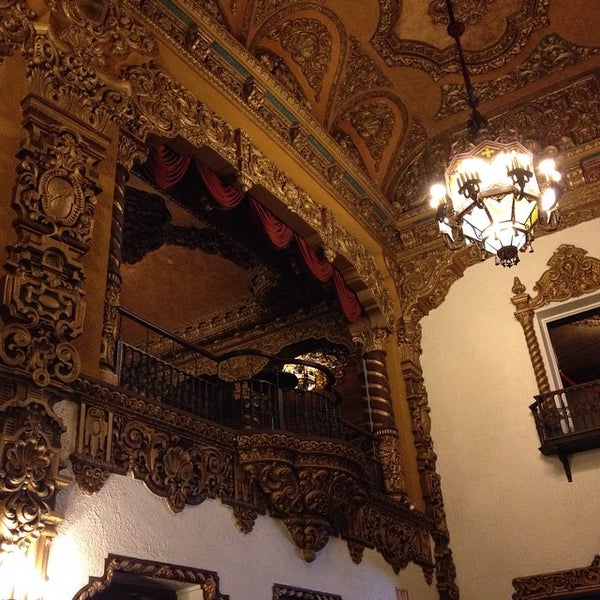 Das Foto wurde bei St. George Theatre von Cari am 10/15/2014 aufgenommen