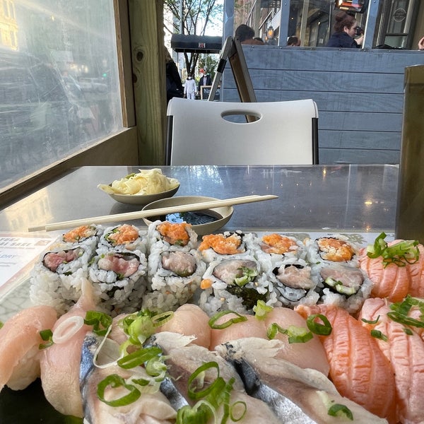 5/1/2021 tarihinde Cariziyaretçi tarafından Yuka Japanese Restaurant'de çekilen fotoğraf