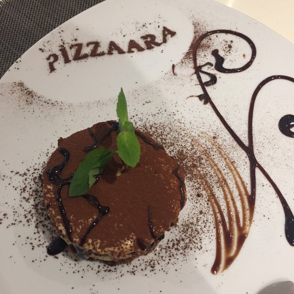 Das Foto wurde bei Pizzaara İtalyan Cafe &amp; Restaurant von Suat am 12/4/2017 aufgenommen