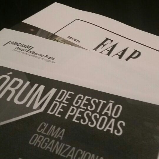 รูปภาพถ่ายที่ FAAP - Fundação Armando Alvares Penteado (Campus RP) โดย Aurélia S. เมื่อ 5/19/2016