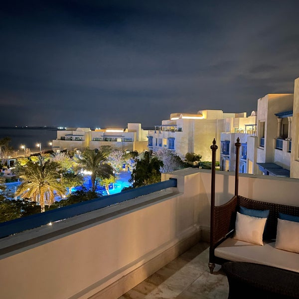 Foto scattata a Hilton Salwa Beach Resort &amp; Villas da AN il 1/25/2024